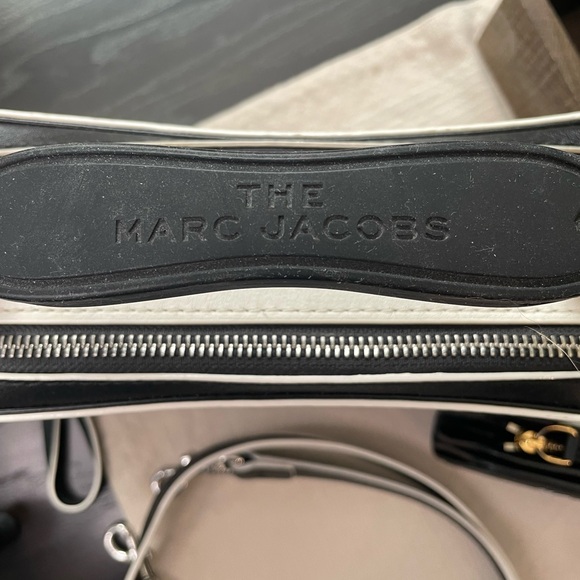 Bundle of Marc Jacobs The Box Purse & Marc Jacobs Black Wallet 💯 authentic EUC. - Picture 7 of 13